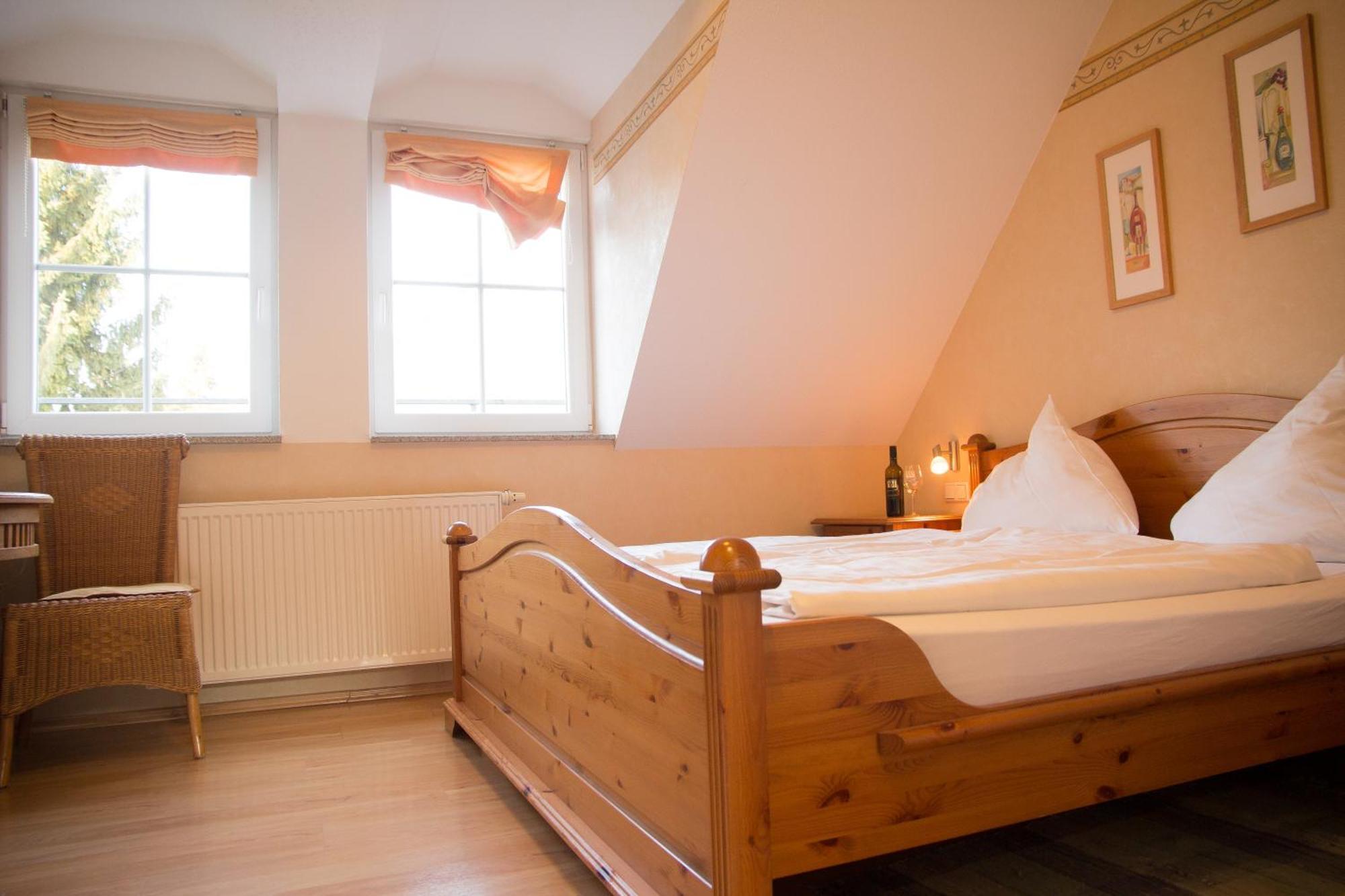 Weingut Weinstube Weinhotel Wolf Harxheim Экстерьер фото