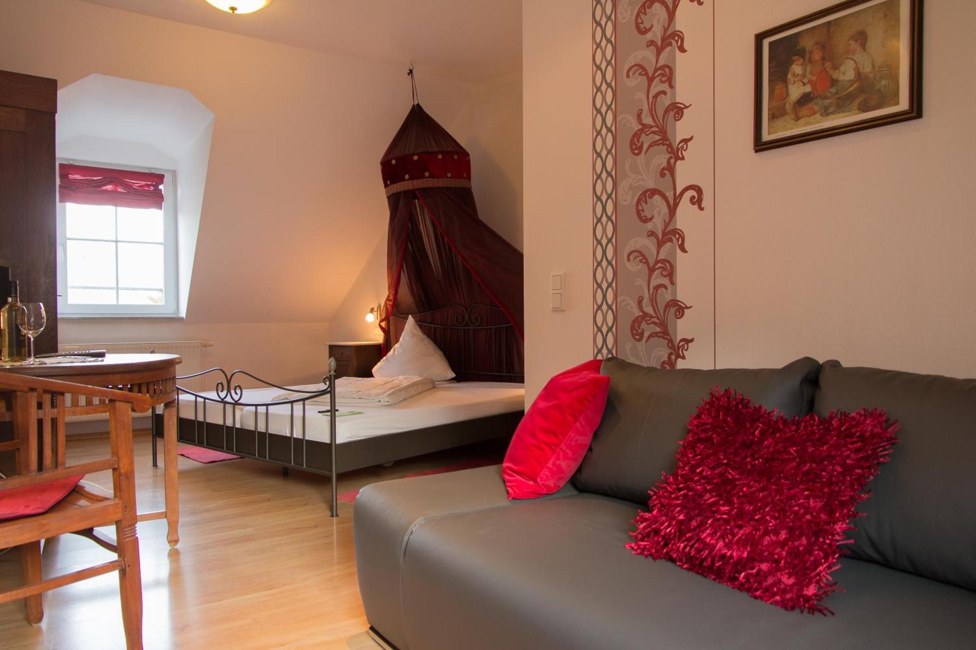 Weingut Weinstube Weinhotel Wolf Harxheim Экстерьер фото