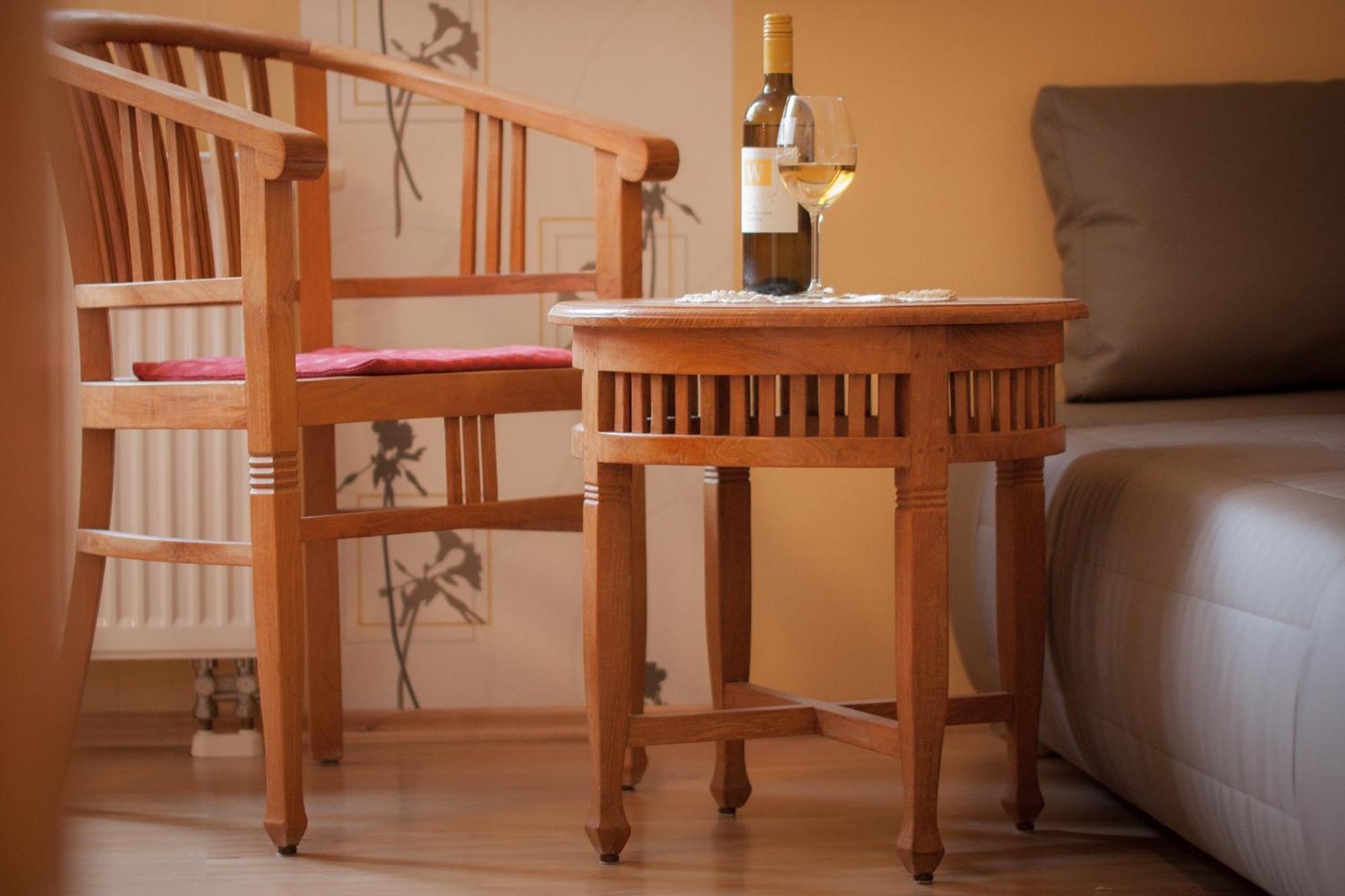 Weingut Weinstube Weinhotel Wolf Harxheim Экстерьер фото