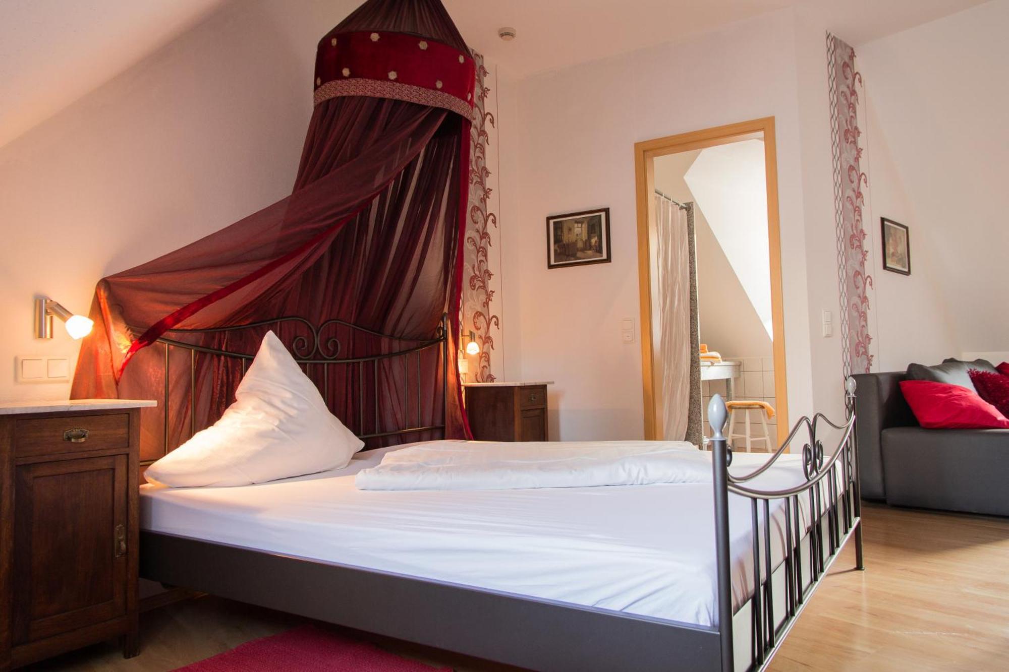 Weingut Weinstube Weinhotel Wolf Harxheim Экстерьер фото
