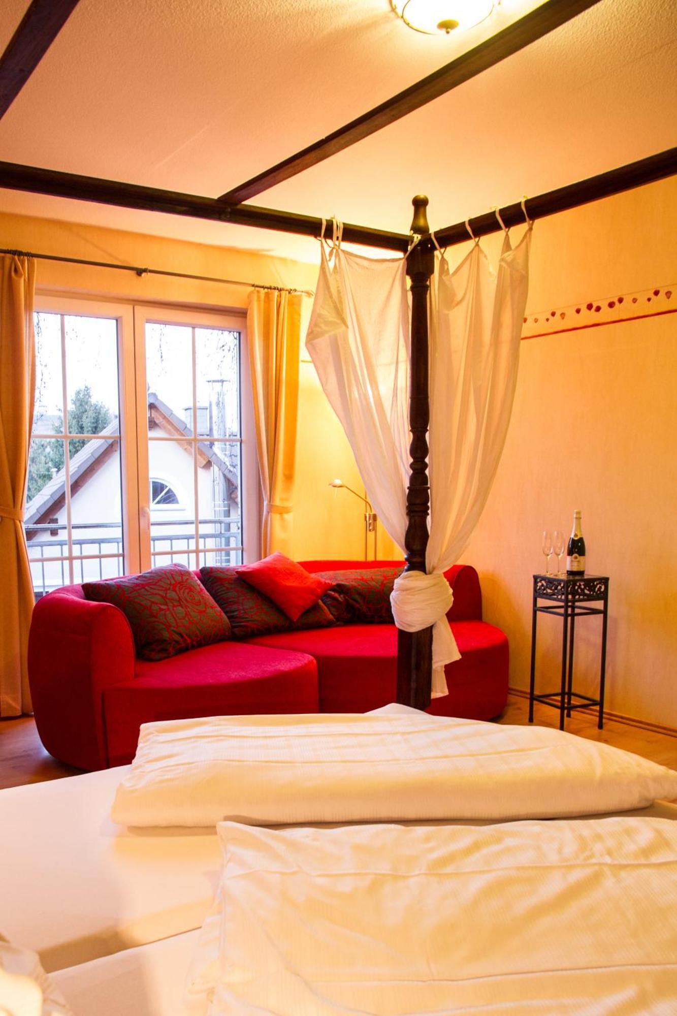 Weingut Weinstube Weinhotel Wolf Harxheim Экстерьер фото
