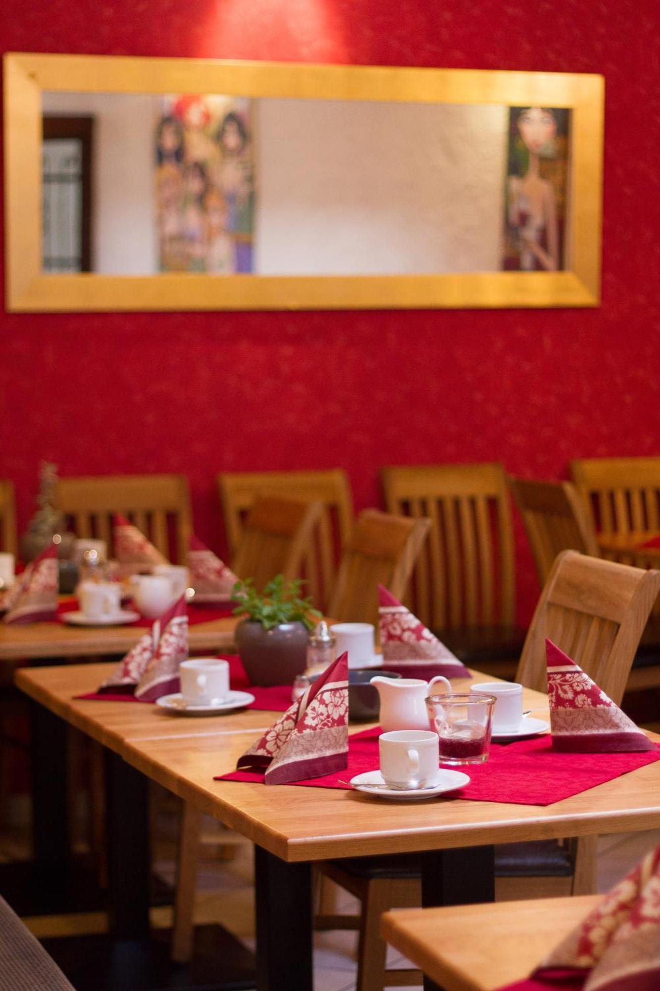 Weingut Weinstube Weinhotel Wolf Harxheim Экстерьер фото