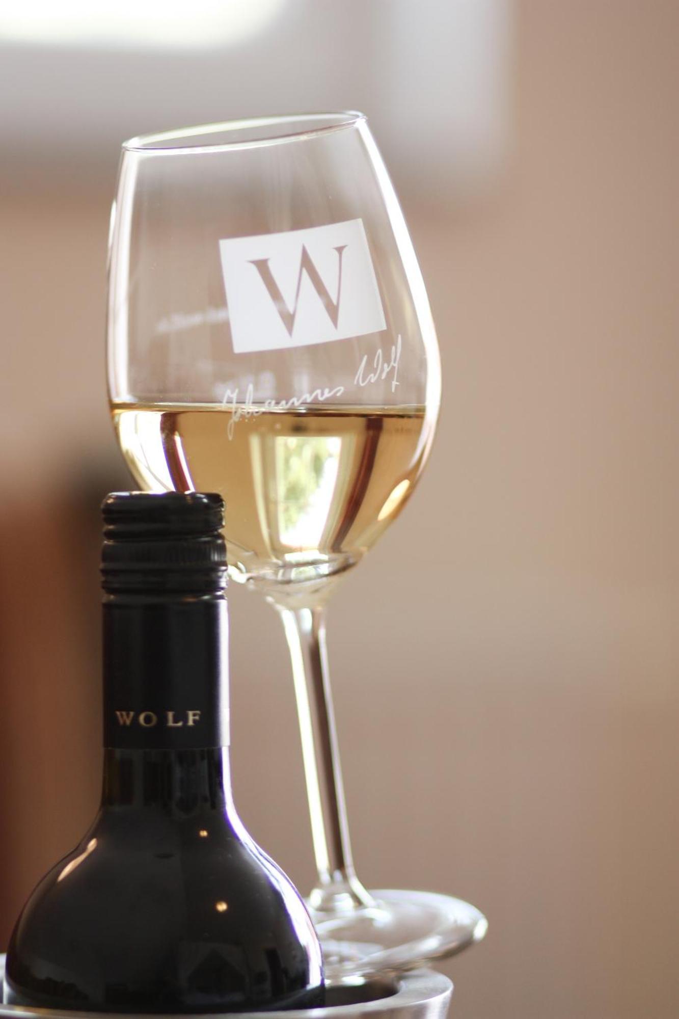 Weingut Weinstube Weinhotel Wolf Harxheim Экстерьер фото
