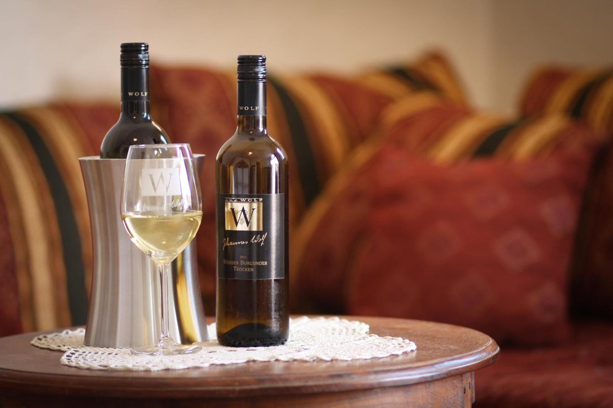 Weingut Weinstube Weinhotel Wolf Harxheim Экстерьер фото