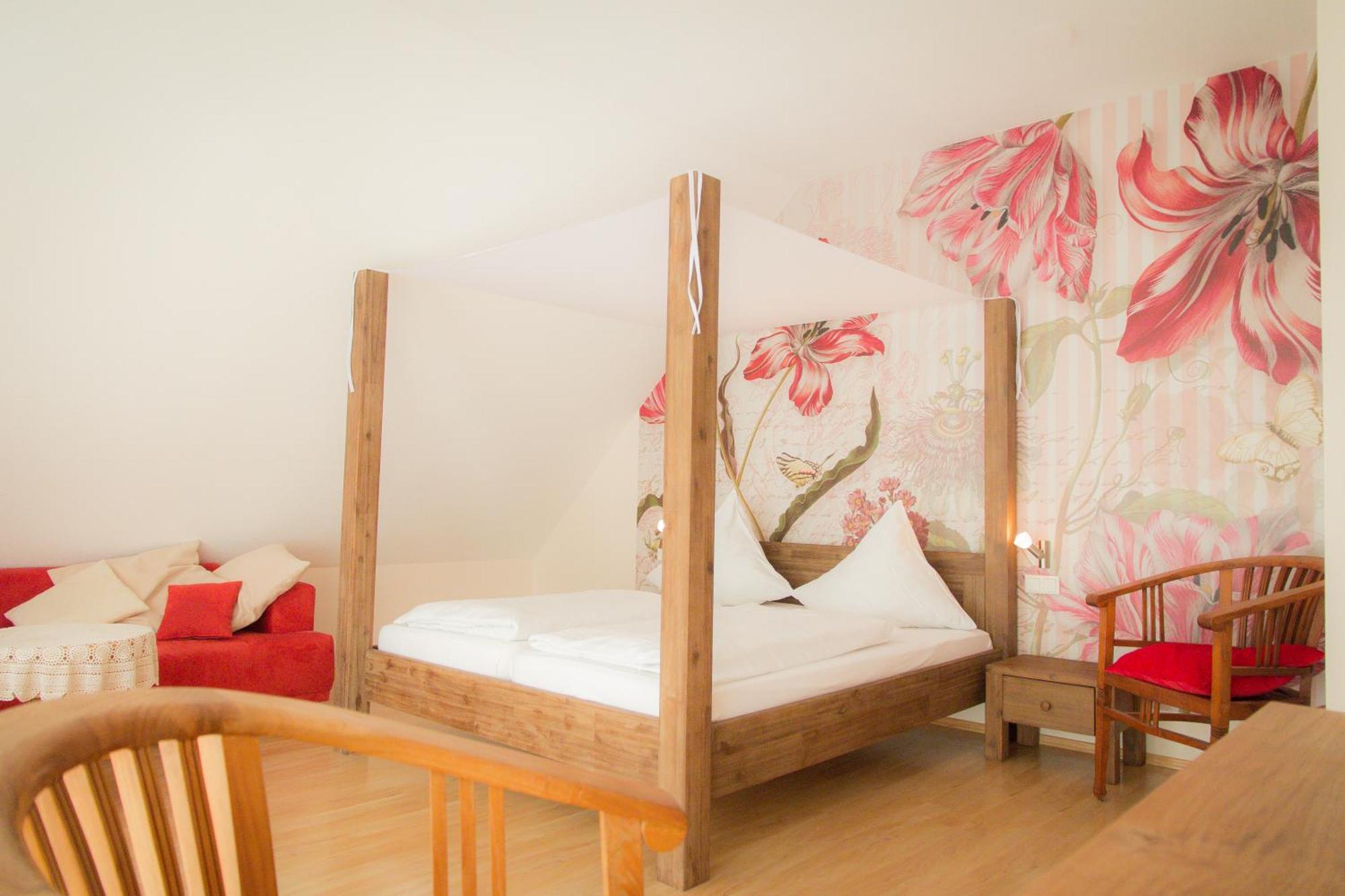 Weingut Weinstube Weinhotel Wolf Harxheim Экстерьер фото