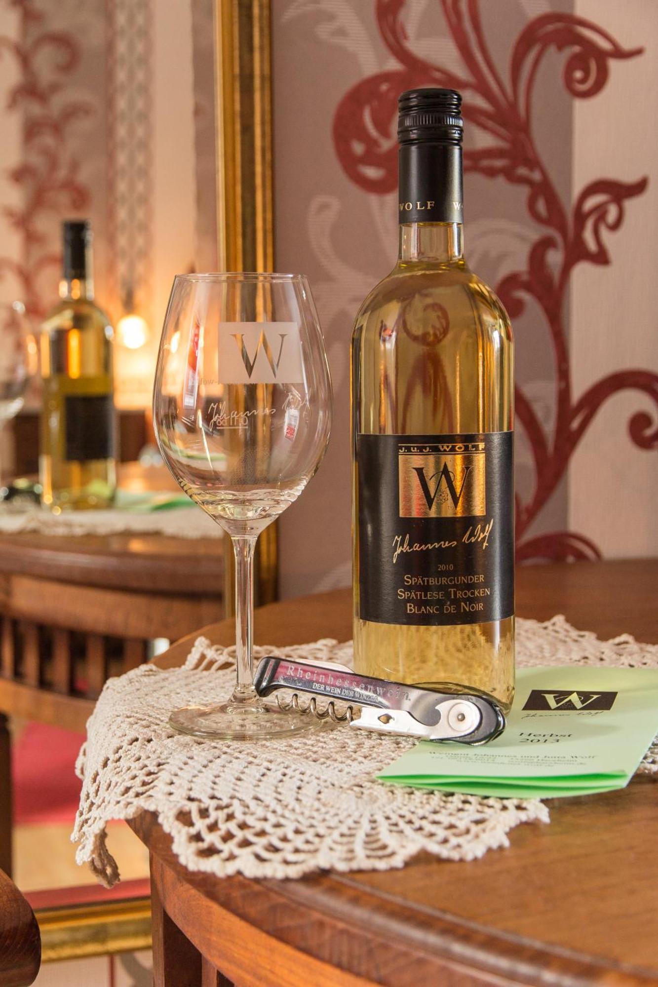 Weingut Weinstube Weinhotel Wolf Harxheim Экстерьер фото